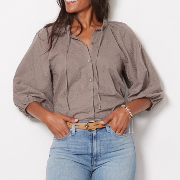 Evereve Tops - EVEREVE Palmer Embroidered Blouse Top Embroidered Mocha Small